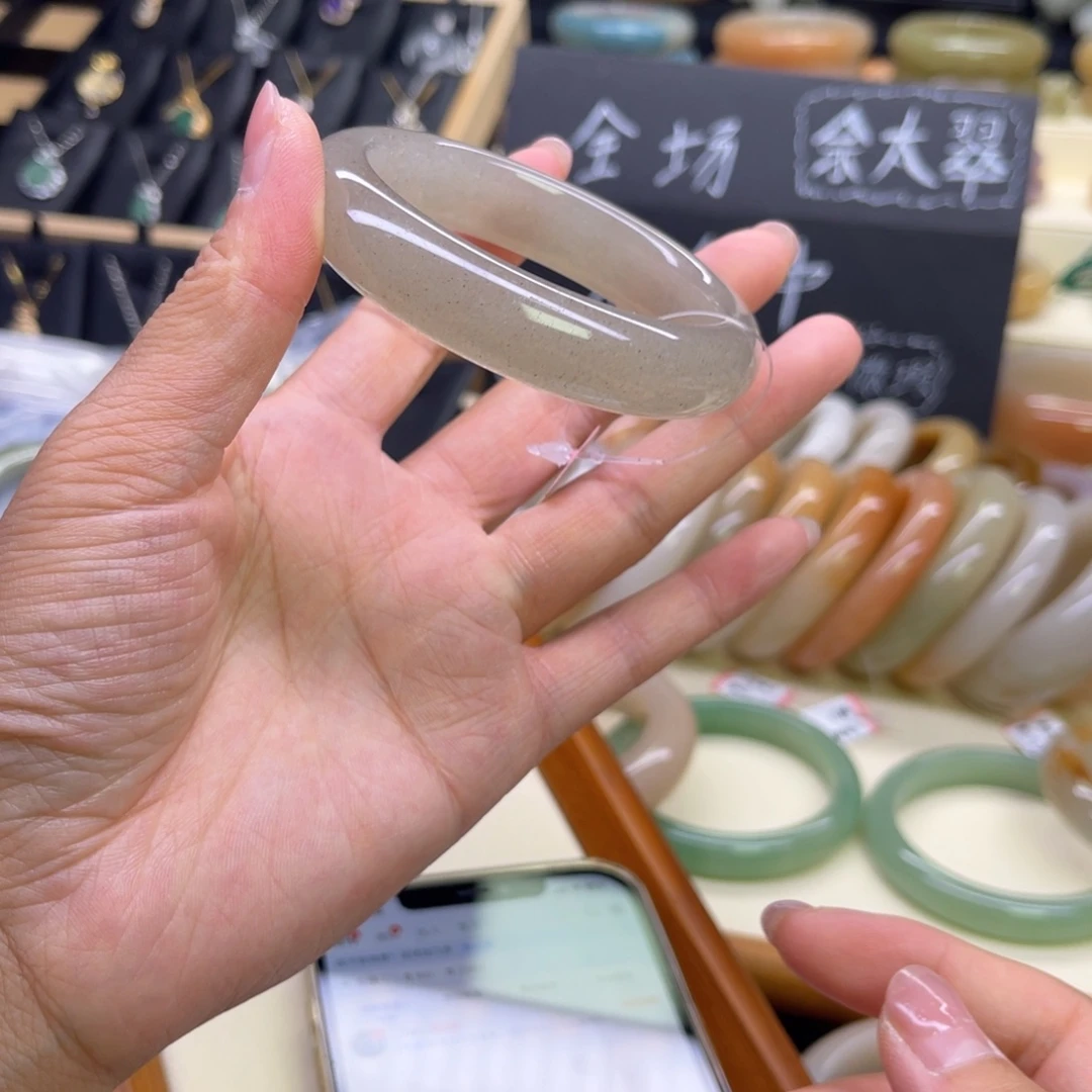童***心未镶嵌手镯石英岩玉