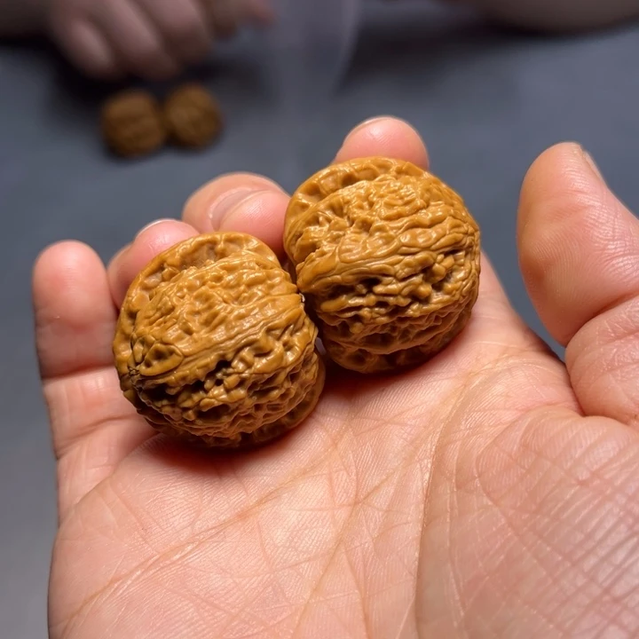 文玩核桃把件洪*三角8525