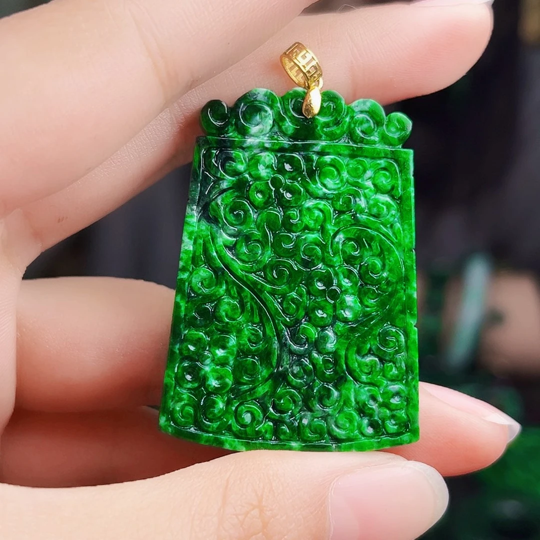 颈饰18K金镶嵌翡翠多样性