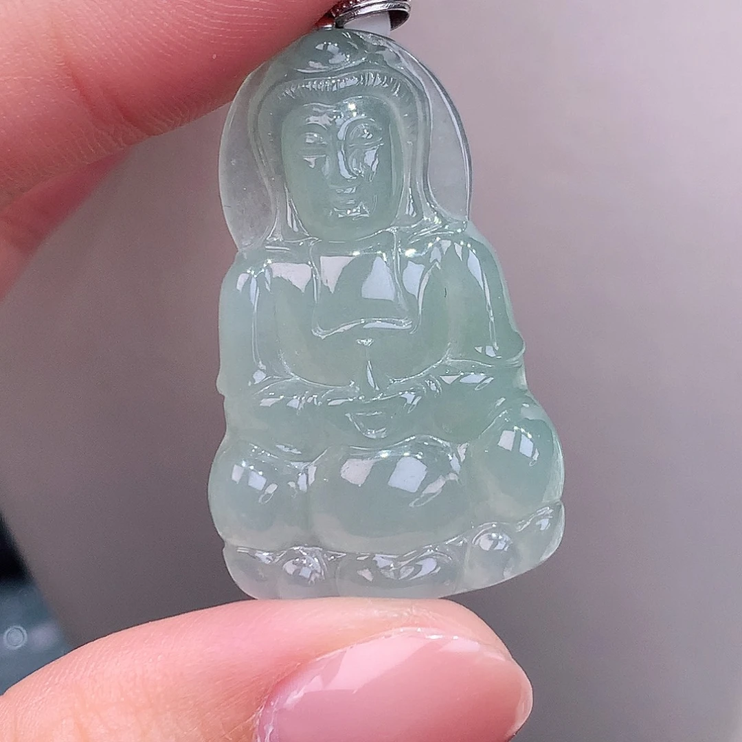 颈饰18K金镶嵌翡翠晴底观音