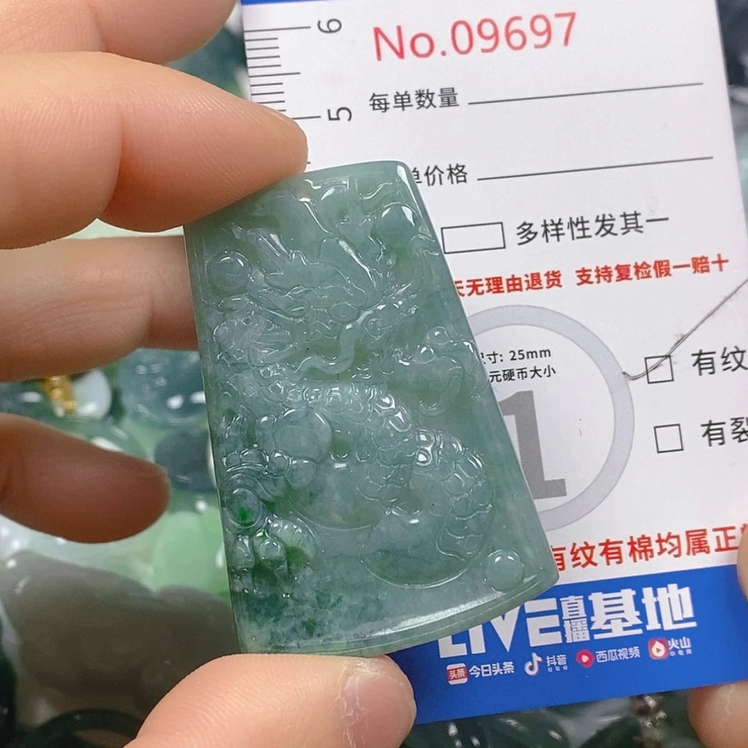 翡翠颈饰未镶嵌天然翡翠