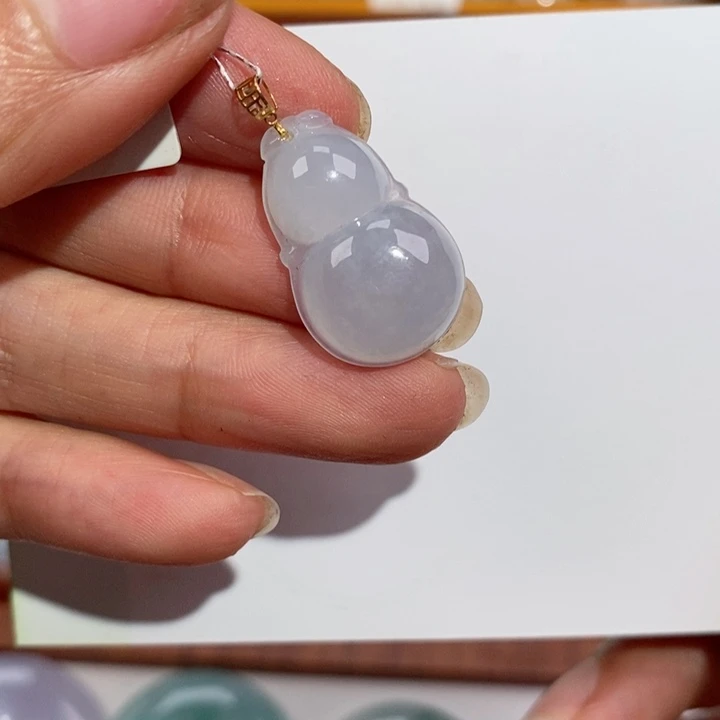 翡翠18K金镶嵌颈饰葫芦吊坠