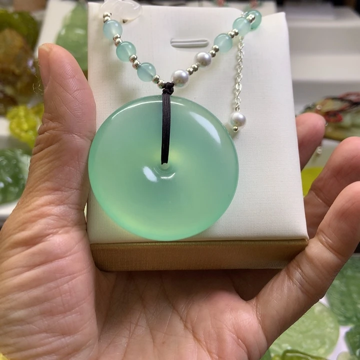 【闪购商品】未镶嵌蛇纹石玉颈饰吃***?