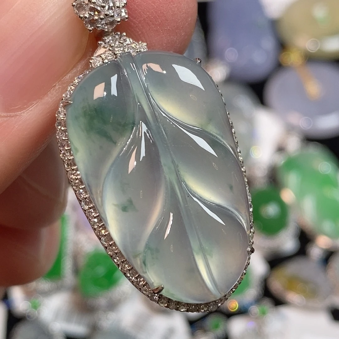 翡翠18K金镶嵌颈饰叶子