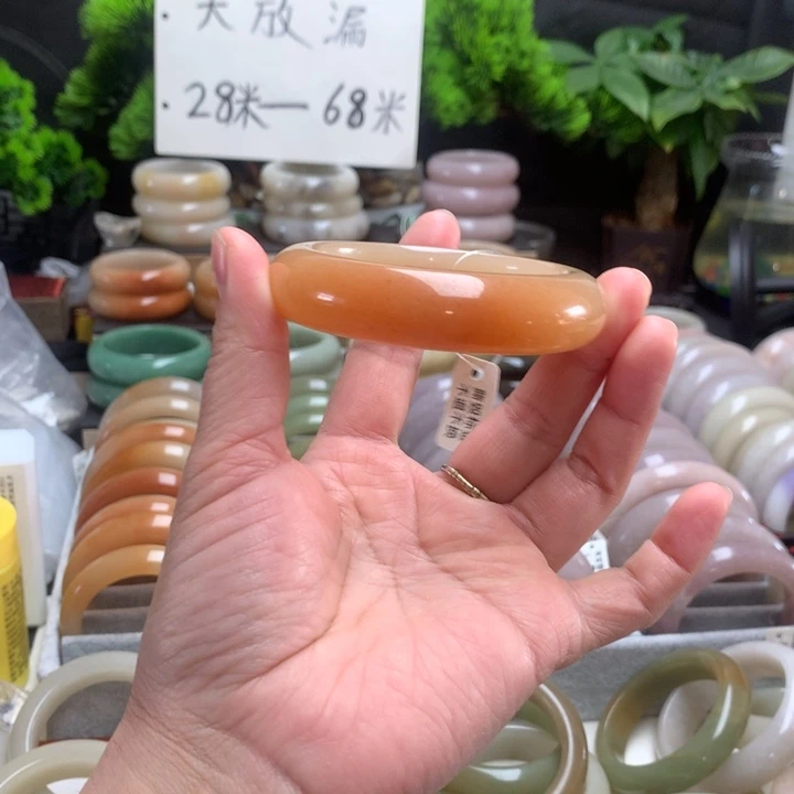 石英质玉（佘太翠）未镶嵌手镯54.3