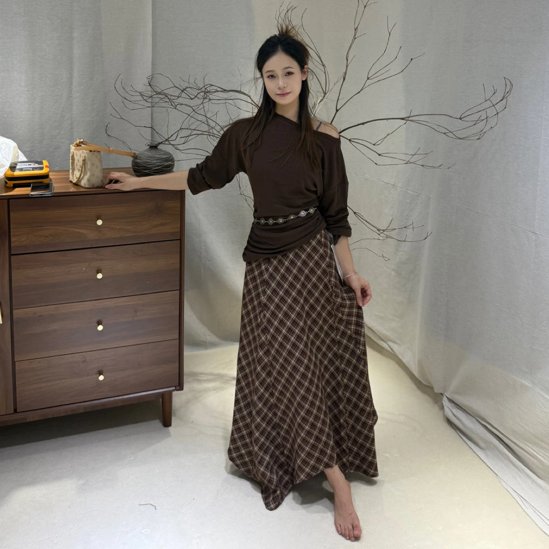 复古百搭棕色轻薄垂坠感高腰遮胯格子半身裙