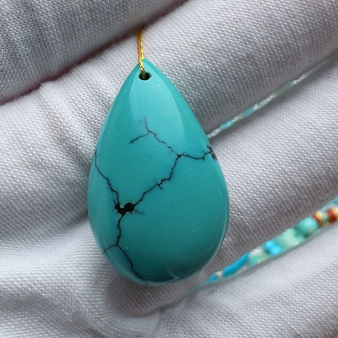 绿松石未镶嵌颈饰