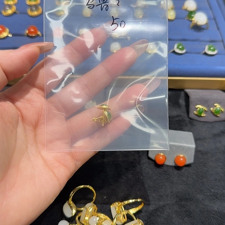 乌***…和田玉未镶嵌手链