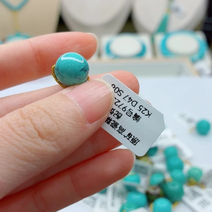 绿松石未镶嵌珠宝奇石