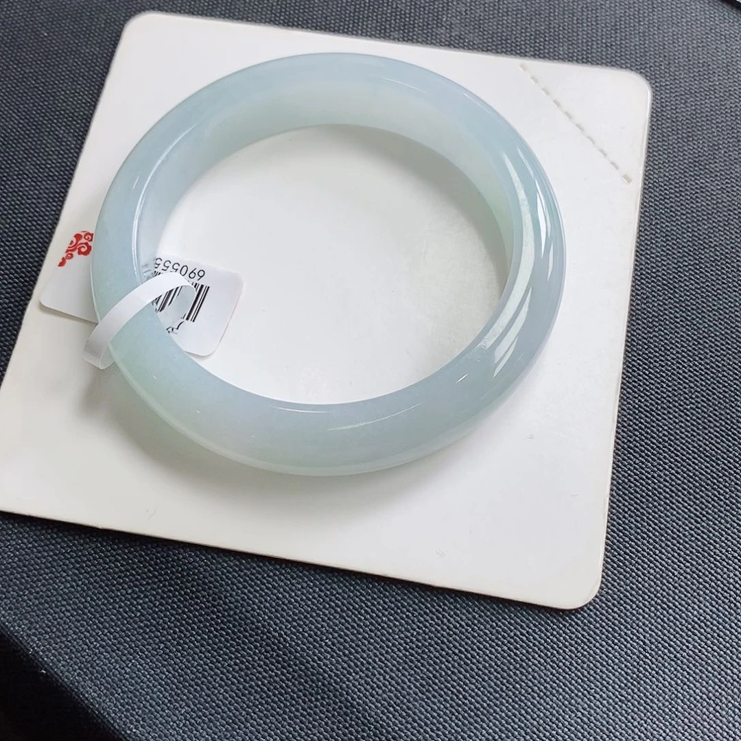 翡翠手镯未镶嵌56圈口