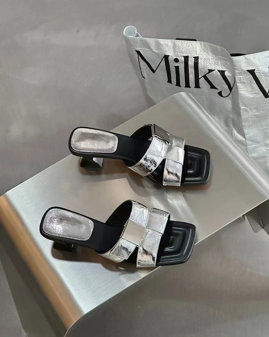 百搭方头增高中跟女士外穿凉拖实用之选