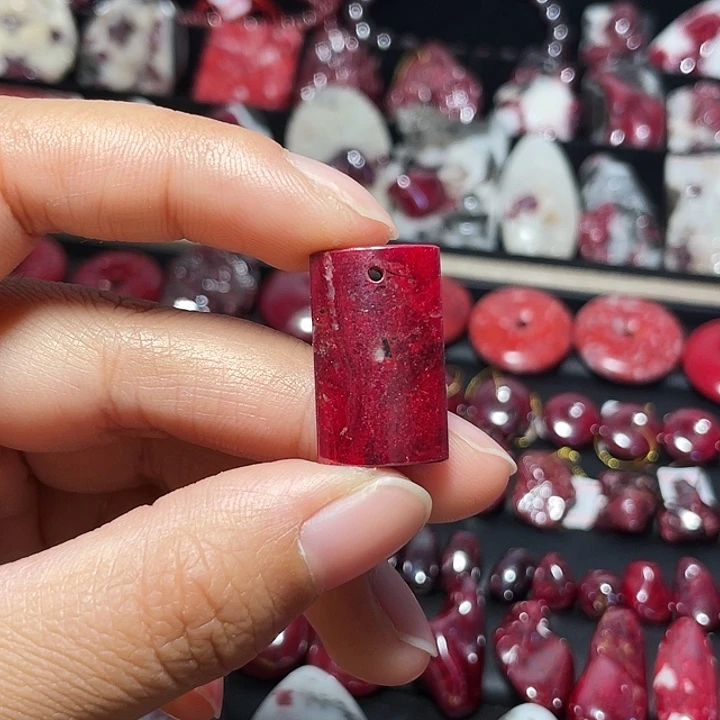 天然辰砂原矿红砂无事牌12.7克