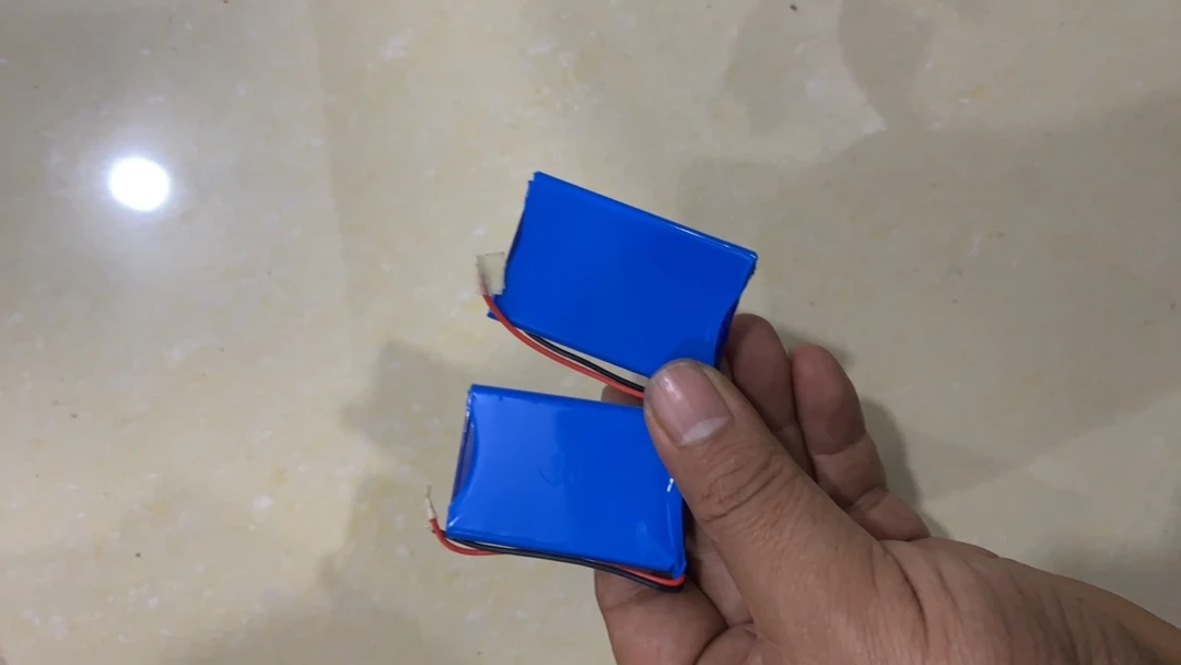 3.7付聚合物电池