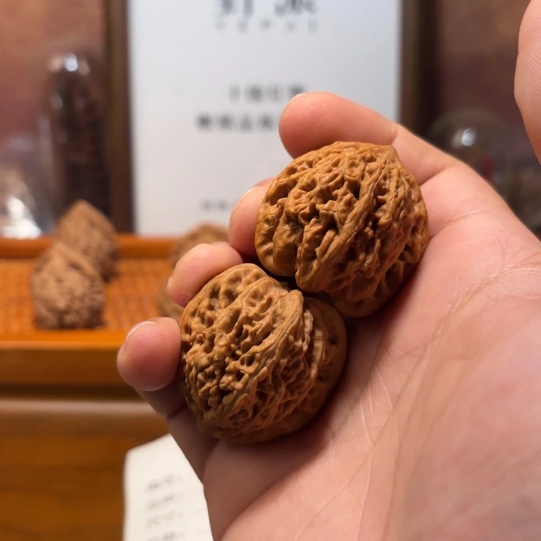 文玩核桃吊坠霞云岭Q5841