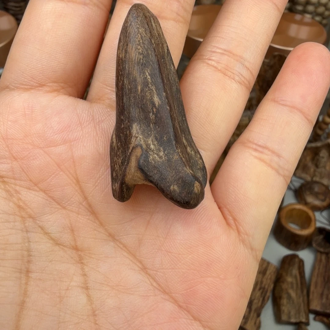 沉香碎屑沉香文莱包头土沉沉水 2.8 克