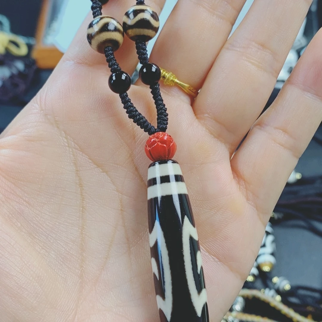 到***困玛瑙/玉髓颈饰未镶嵌