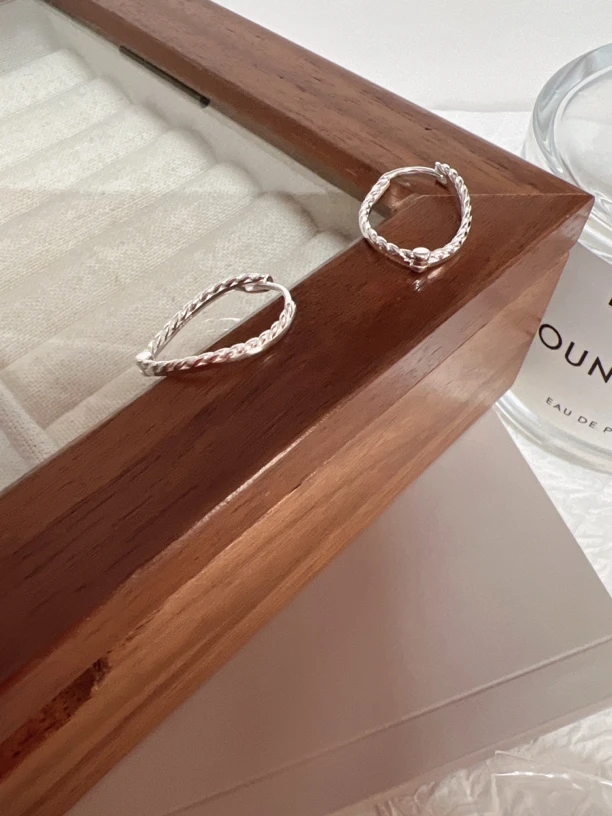 925银耳饰 日系轻奢复古个性设计感麻花边银耳饰