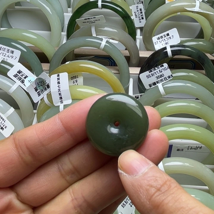 未镶嵌手镯和田玉（糖玉）