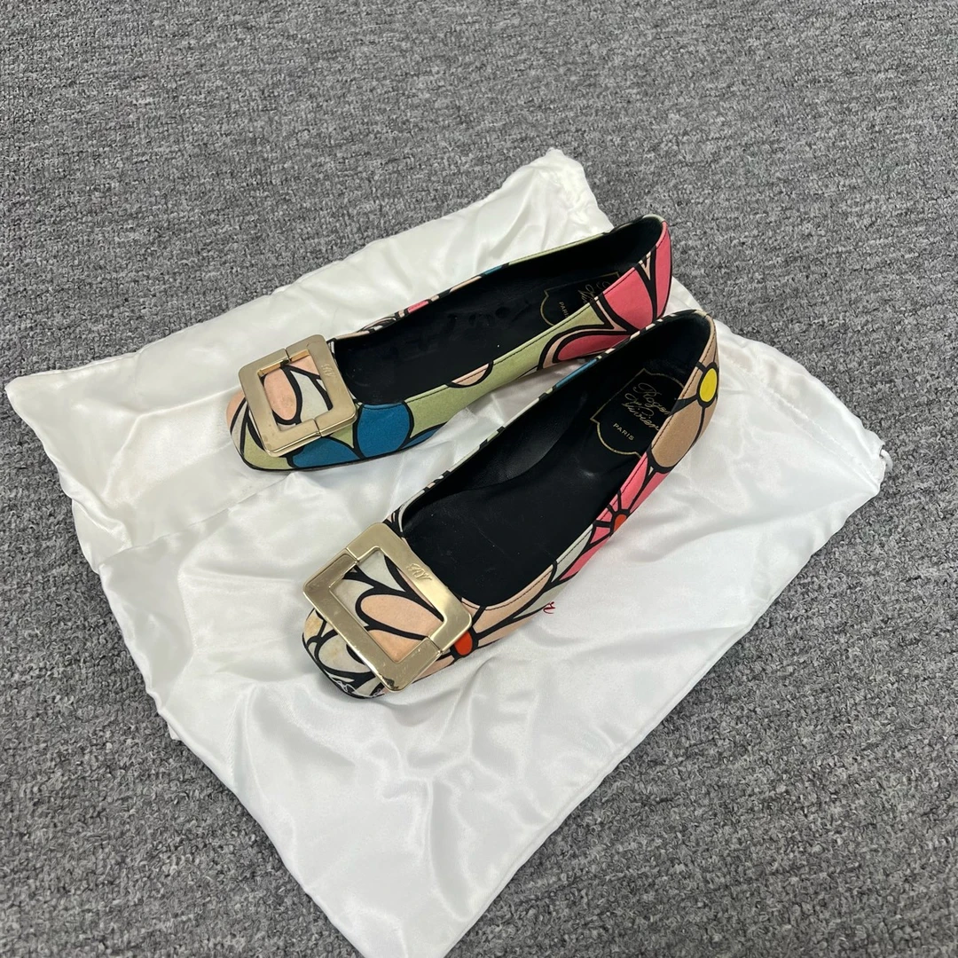 99新 Roger Vivier/罗杰·维威耶 rv 平底单鞋35码