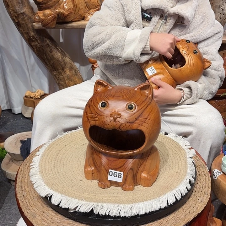 香樟木香樟木根雕凳子一物一拍编号068高28
