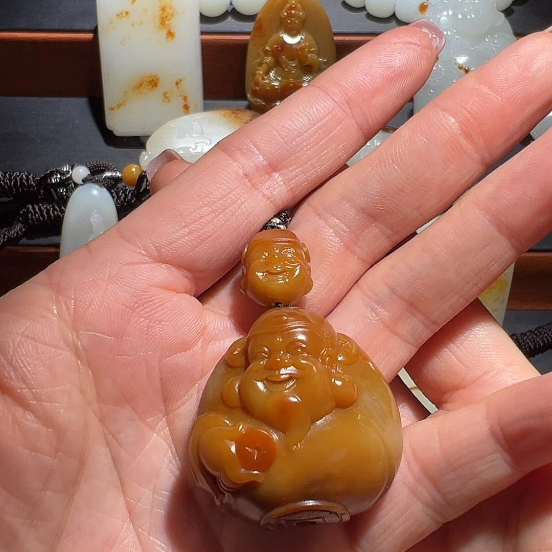 熬***猪和田玉未镶嵌颈饰