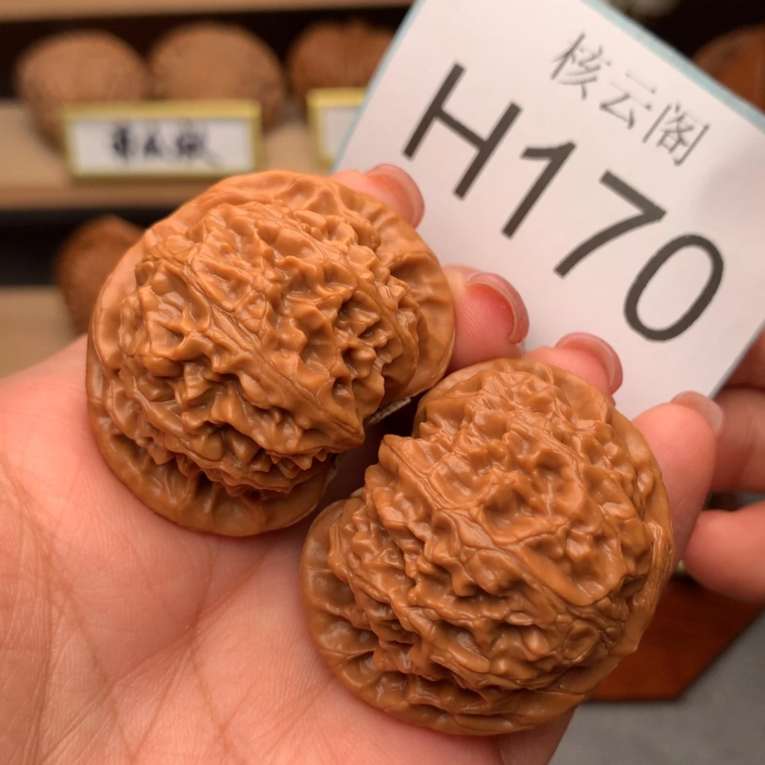 文玩核桃把件42全品红皮宫灯