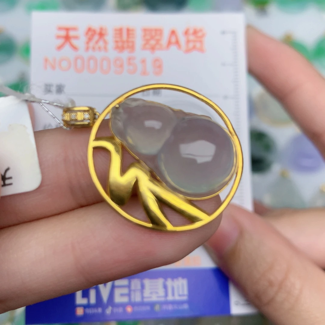 翡翠18K金镶嵌颈饰葫芦
