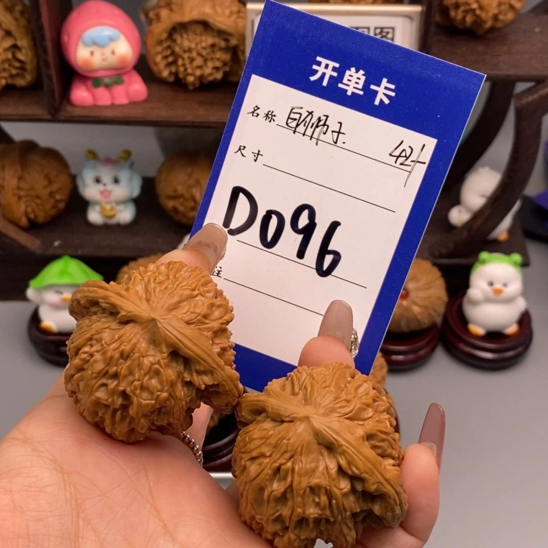文玩核桃吊坠快**李白狮子
