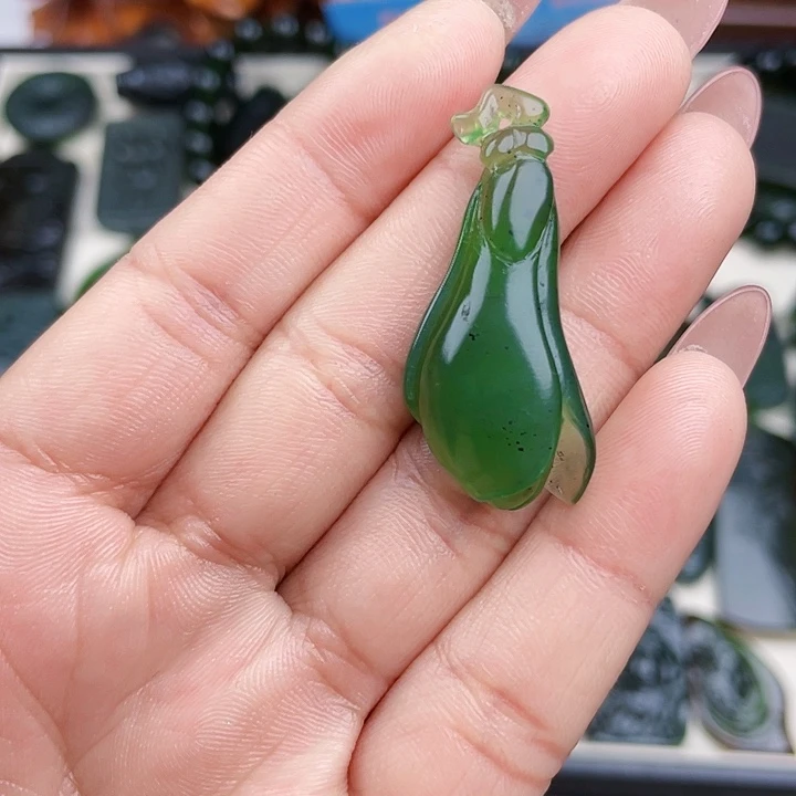 蛇纹石玉未镶嵌挂件泰山玉玉兰花