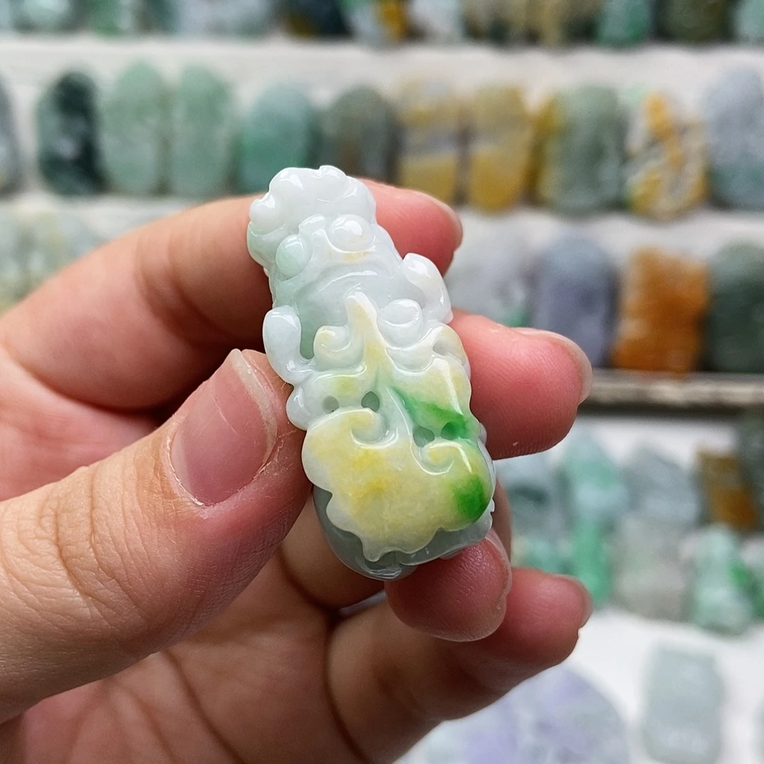 翡翠未镶嵌吊坠(赠链)