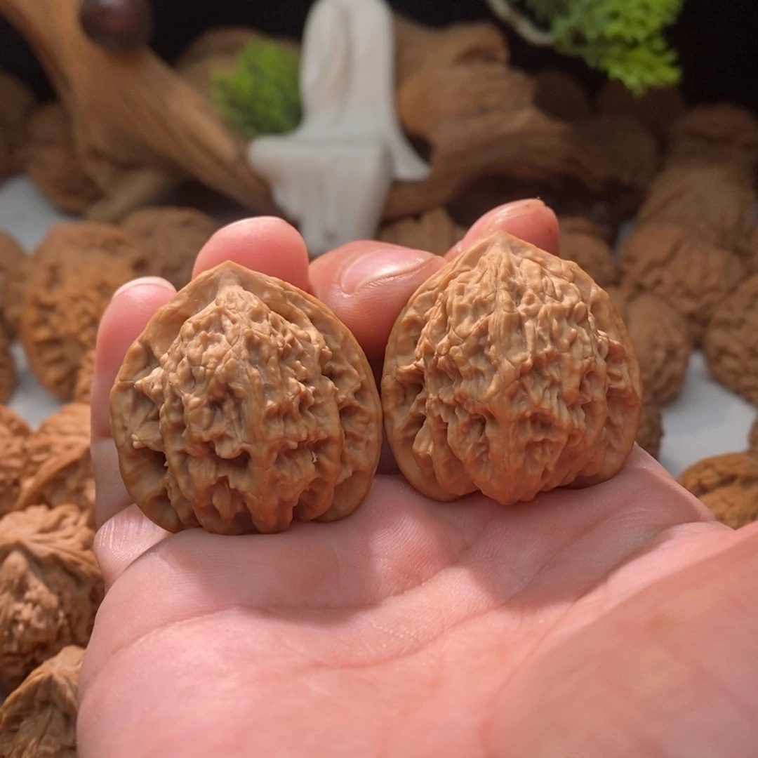 文玩核桃吊坠盘龙虎头38