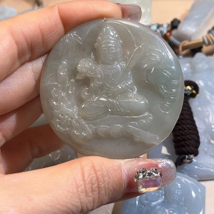 翡翠颈饰未镶嵌翡翠