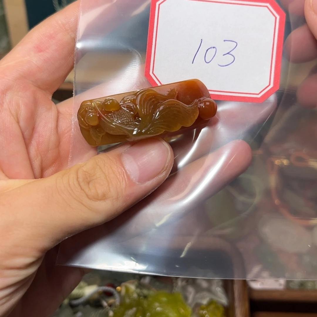 今***肉蛇纹石玉合金颈饰