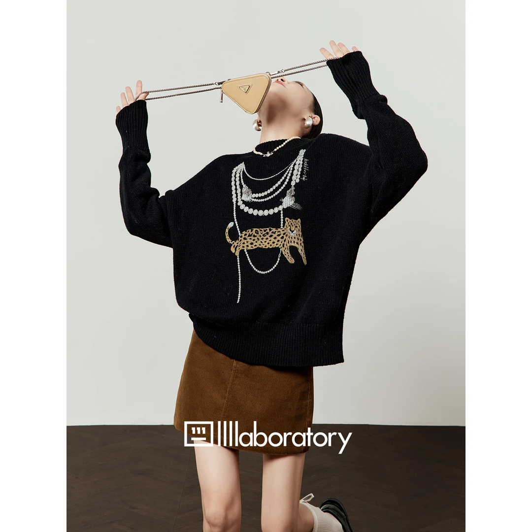 《珠光豹气》黑色毛衣女秋冬2025新款豹子项链刺绣宽松针织套头