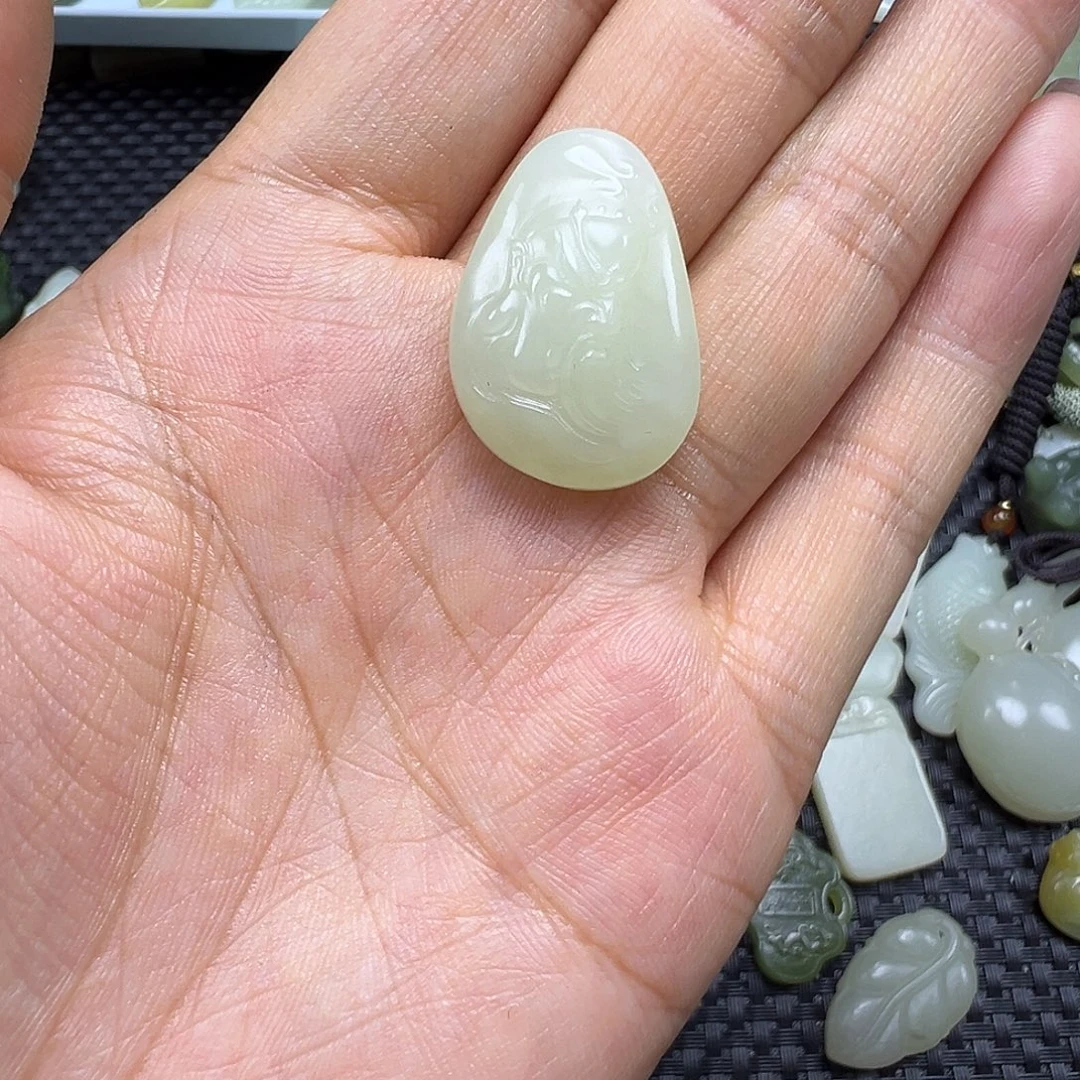 爱***宝和田玉未镶嵌吊坠(不含链)卡26