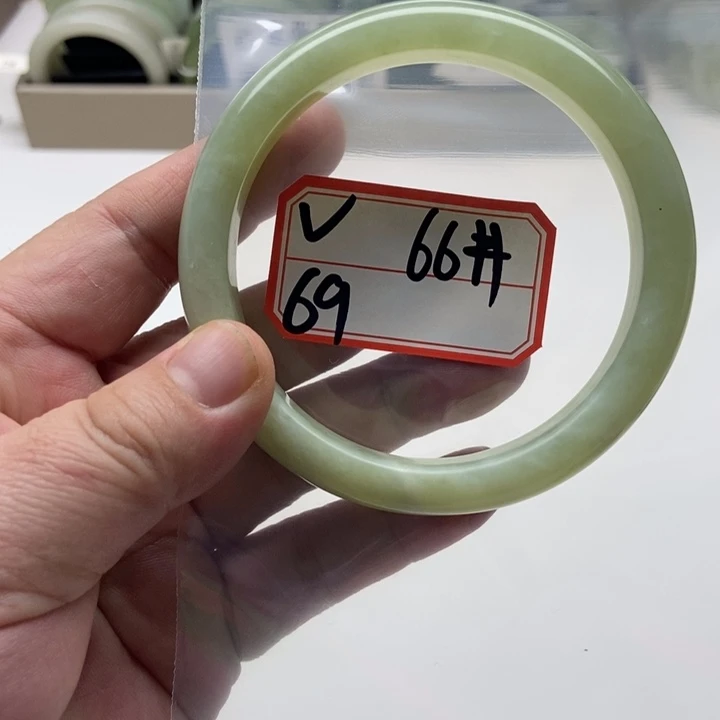 蛇纹石玉手镯未镶嵌库****售