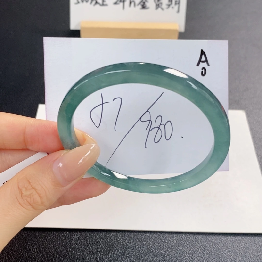 翡翠手镯未镶嵌天然翡翠