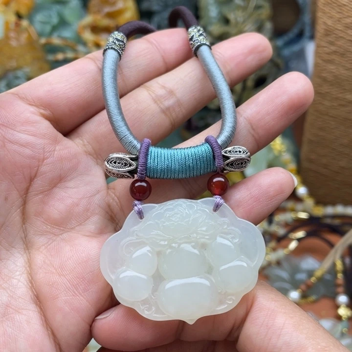 蛇纹石玉未镶嵌吊坠