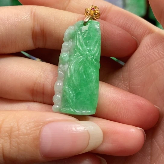 颈饰未镶嵌翡翠吊坠