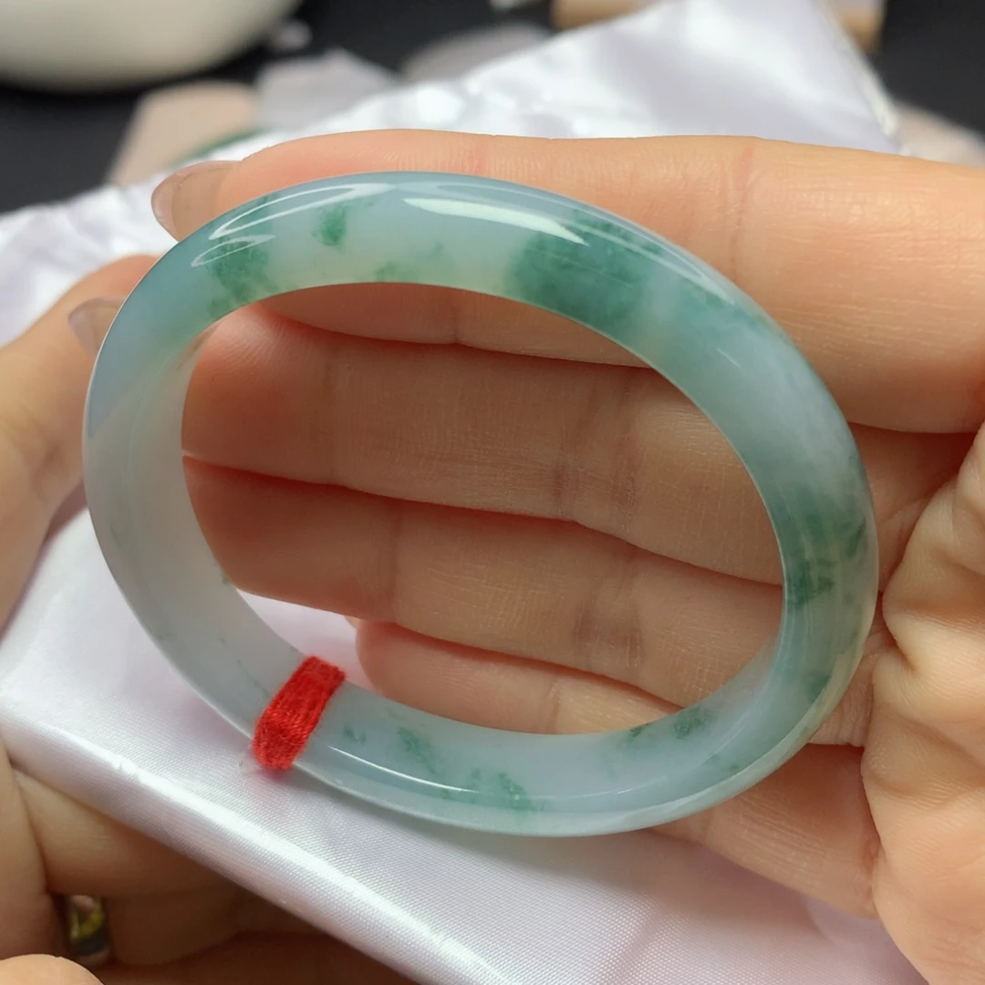 翡翠手镯（贵妃镯）未镶嵌54545555