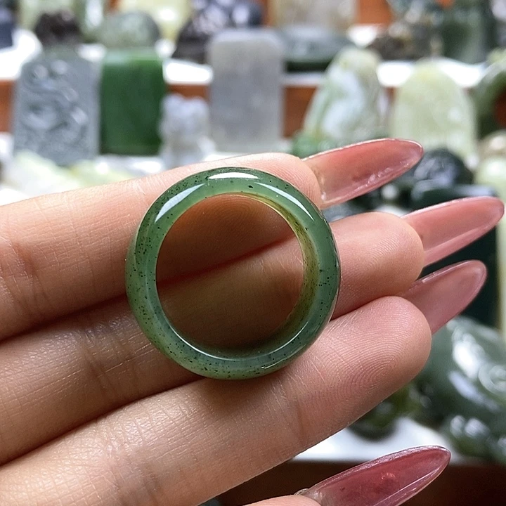 和田玉颈饰未镶嵌江**蛇