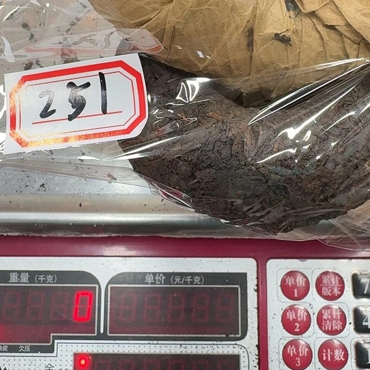 餘***毒男装品牌设计理念（720克）重量