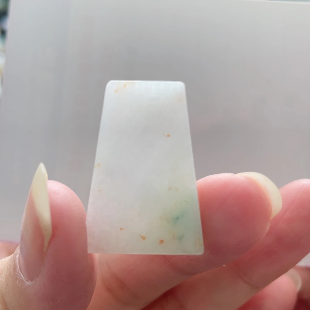 翡翠未镶嵌颈饰纹无事牌