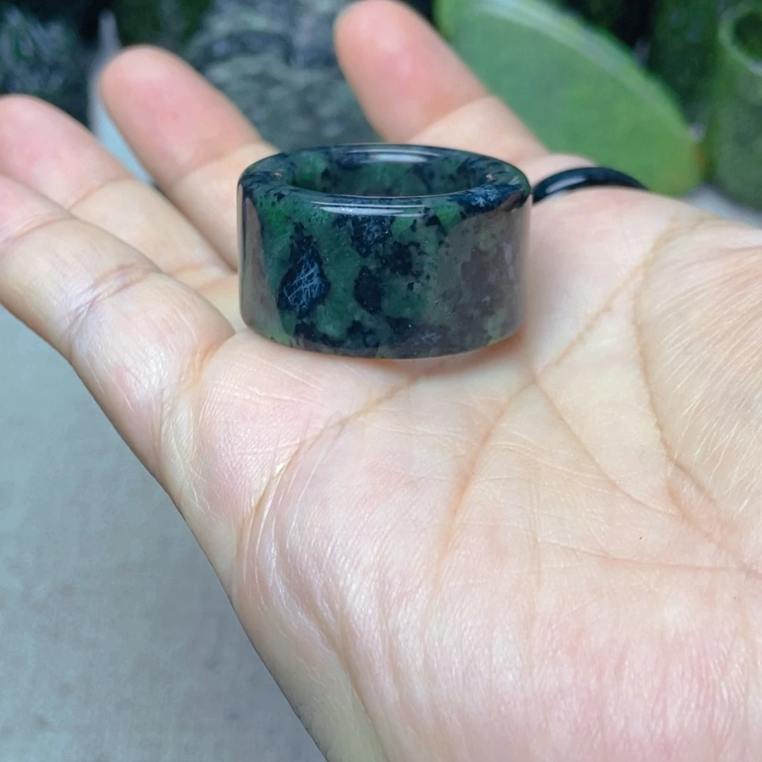 蛇纹石玉扳指未镶嵌