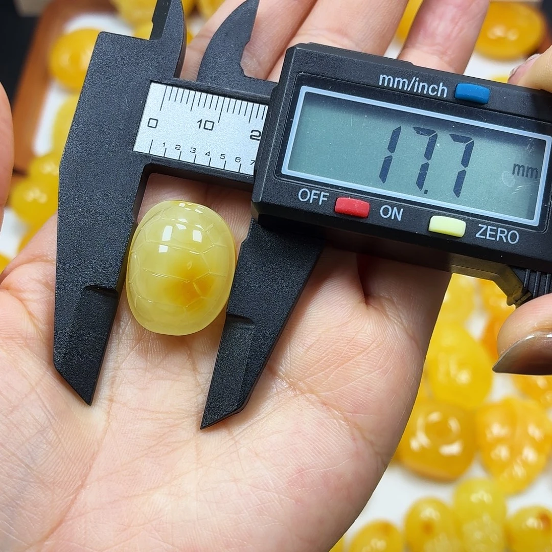 琥珀未镶嵌颈饰焦皮浓蜡妖花富甲打孔不退不换