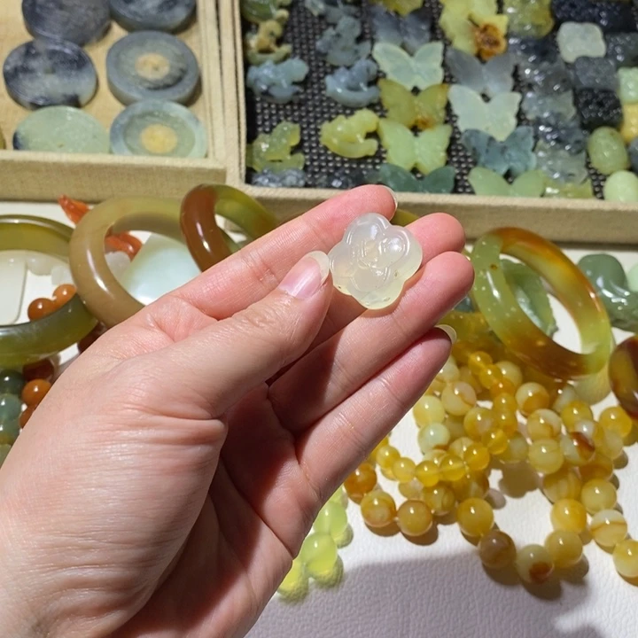 蛇纹石玉合金颈饰