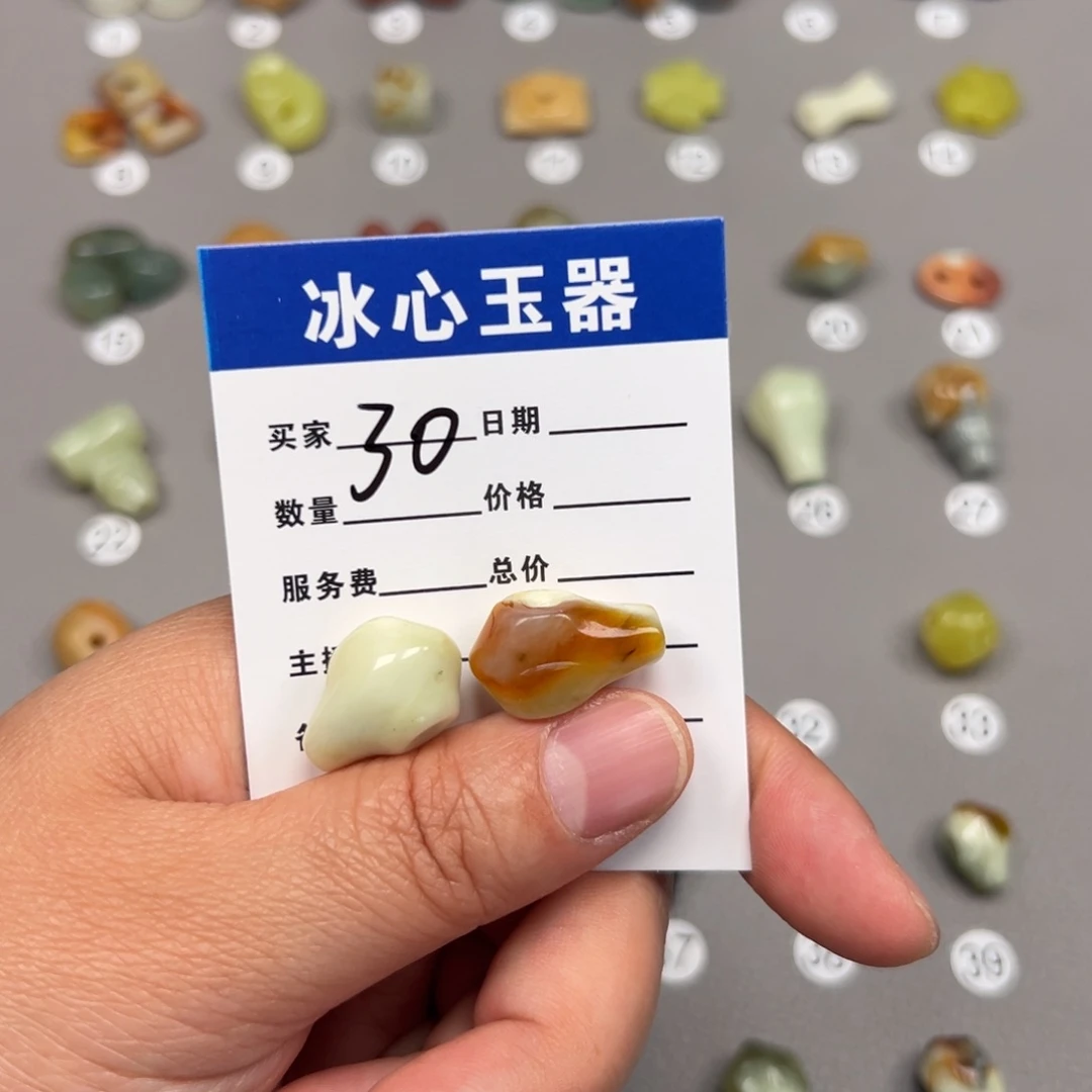 蛇纹石玉未镶嵌颈饰果*