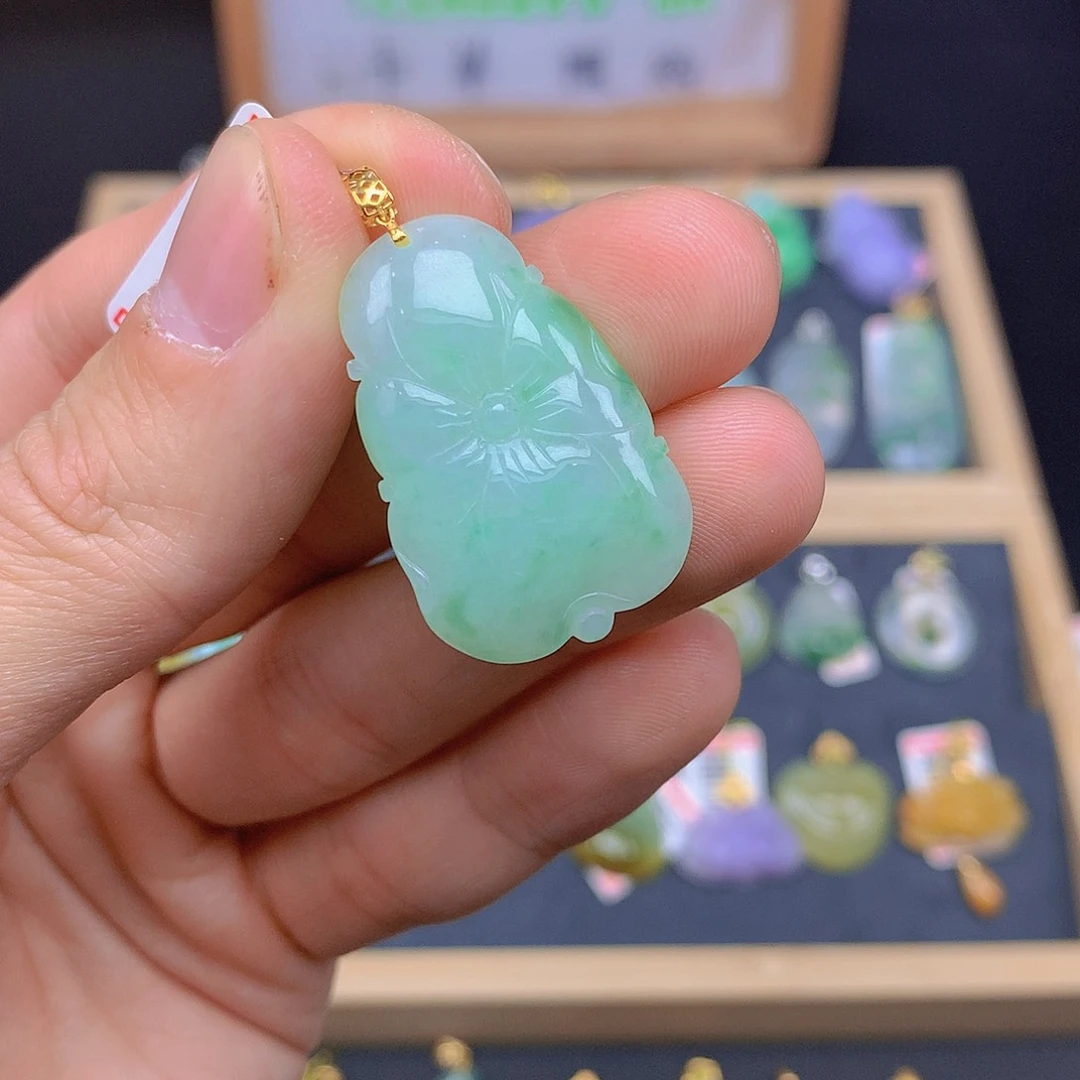 翡翠颈饰18K金镶嵌翡翠