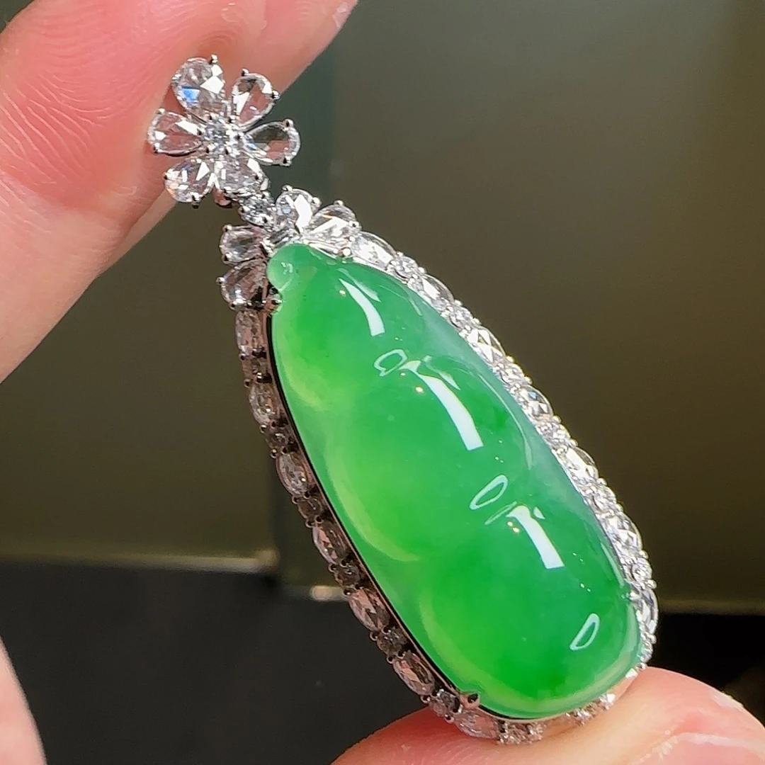 翡翠18K金镶嵌颈饰天然翡翠