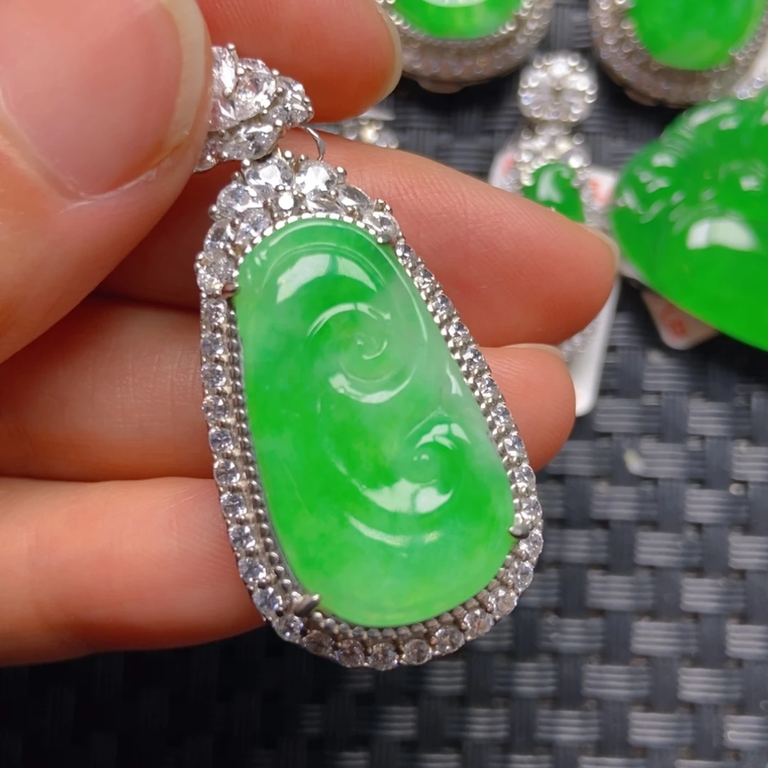 翡翠银S925镶嵌颈饰如意吊坠